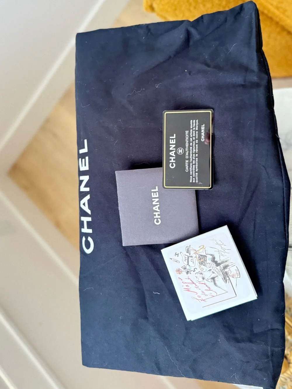 CHANEL Quilted Leather Shoulder Bag - Picture 7 of 11